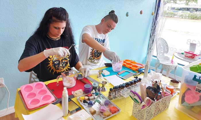 Candle making workshops for couples: creative workshop for couples