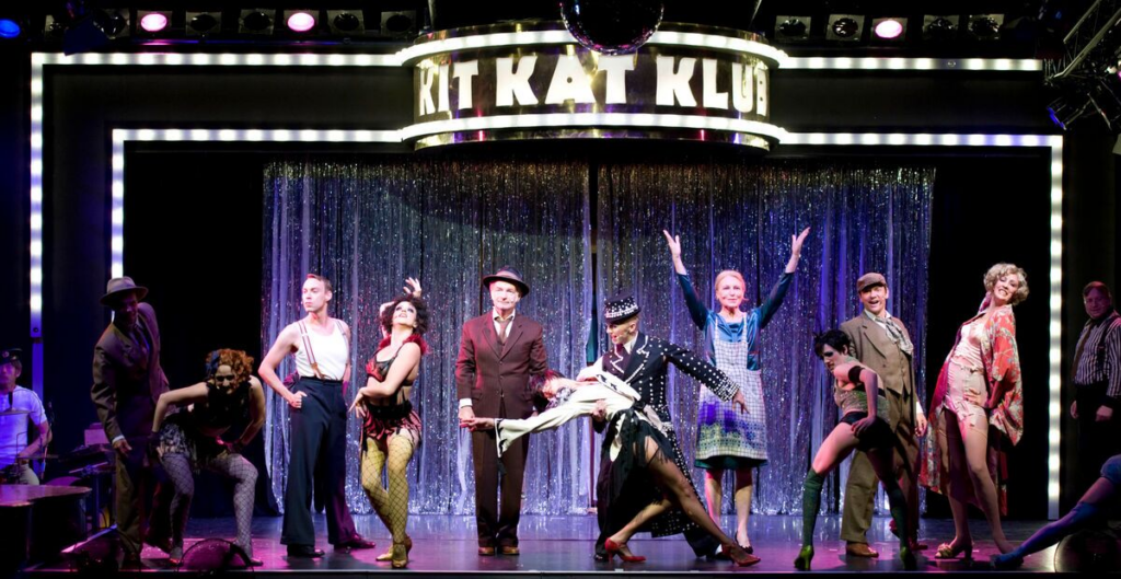 couple activity for valentine's day: theater and cabaret show