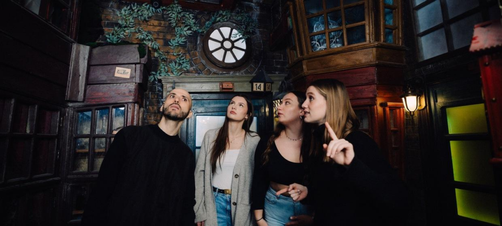 couple activity for valentine's day:  escape room for couples